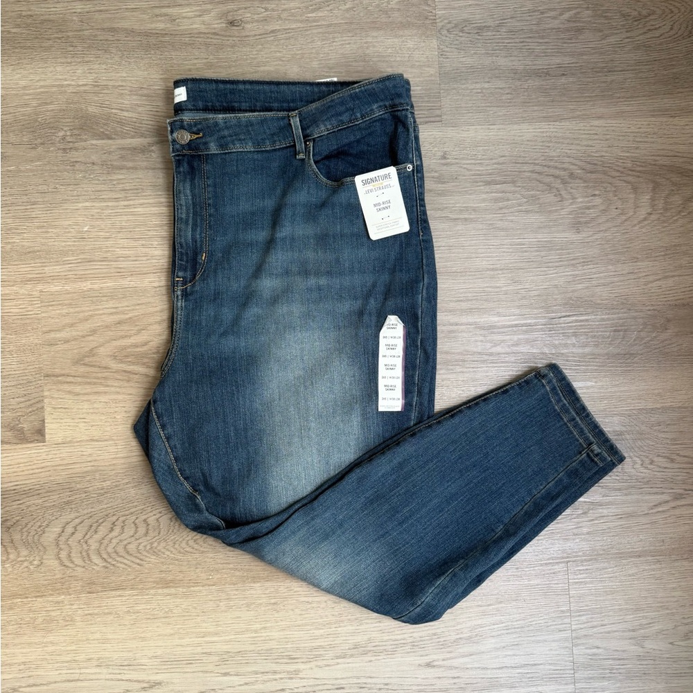 *NWT* Signature by Levi Strauss Mid Rise Skinny Denim Jeans Size 26S
